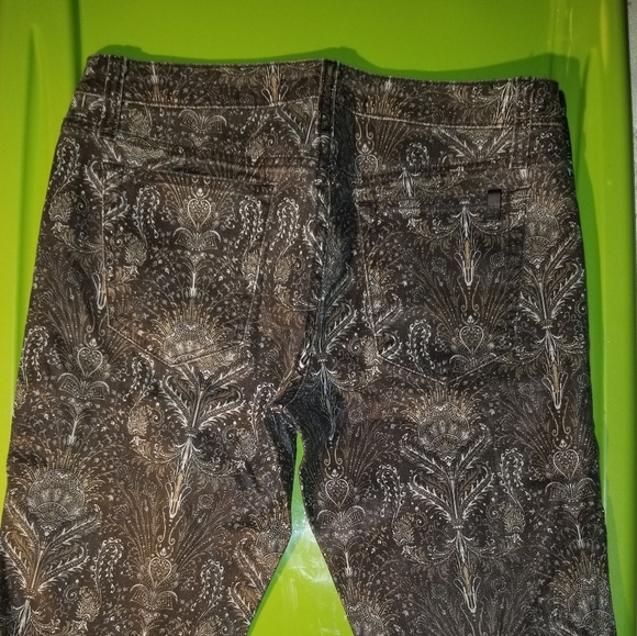 Joe's Skinny Jean with an intricate design - Picture 2 of 8